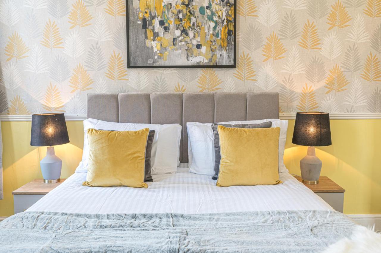 Appartamento Stylish Luxury Large 4Br Kingbed Barrow-in-Furness Esterno foto