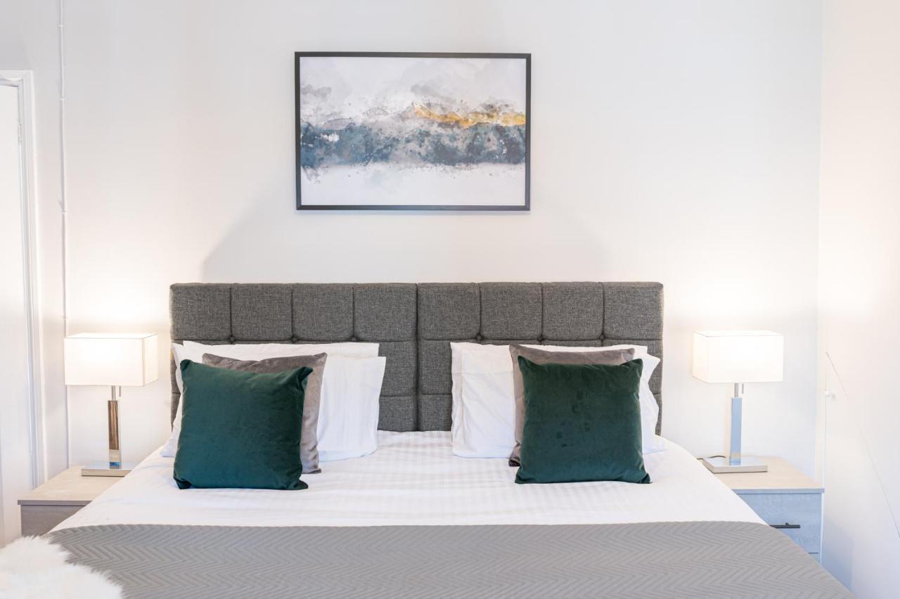 Appartamento Stylish Luxury Large 4Br Kingbed Barrow-in-Furness Esterno foto