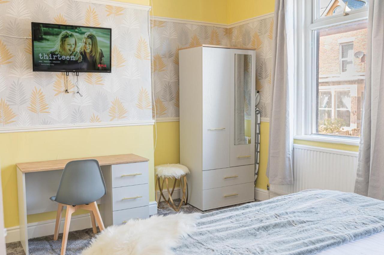Appartamento Stylish Luxury Large 4Br Kingbed Barrow-in-Furness Esterno foto