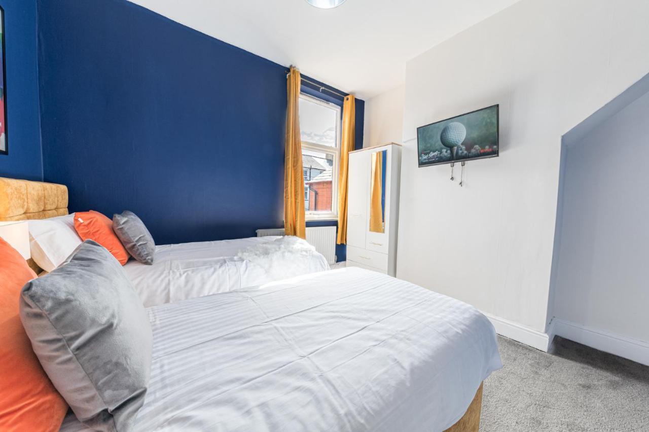 Appartamento Stylish Luxury Large 4Br Kingbed Barrow-in-Furness Esterno foto