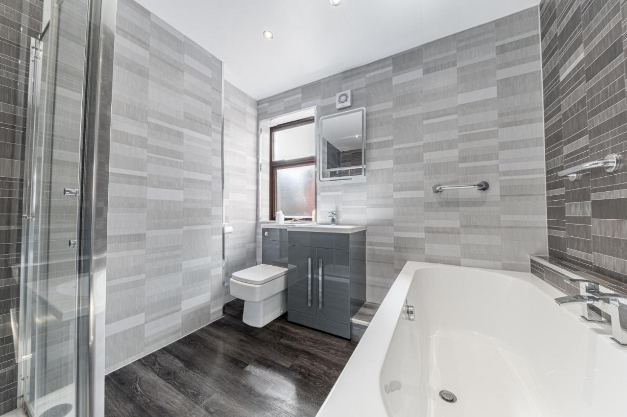 Appartamento Stylish Luxury Large 4Br Kingbed Barrow-in-Furness Esterno foto