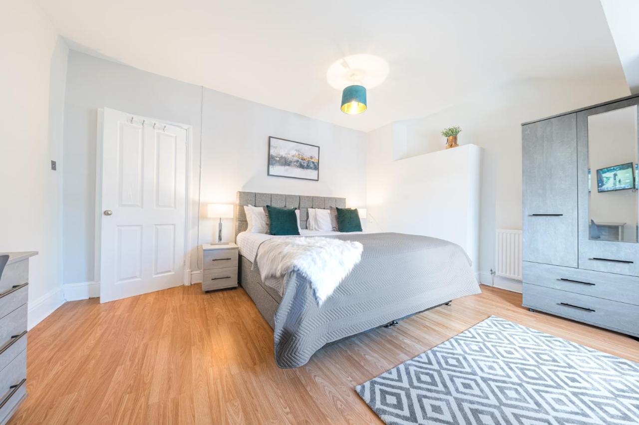 Appartamento Stylish Luxury Large 4Br Kingbed Barrow-in-Furness Esterno foto
